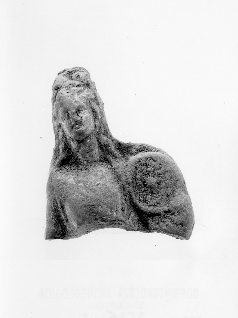 Polyboia (terracotta figurata, culto di Apollo-Hyakinthos) - fabbrica tarantina (secc. IV a.C.-III a.C)