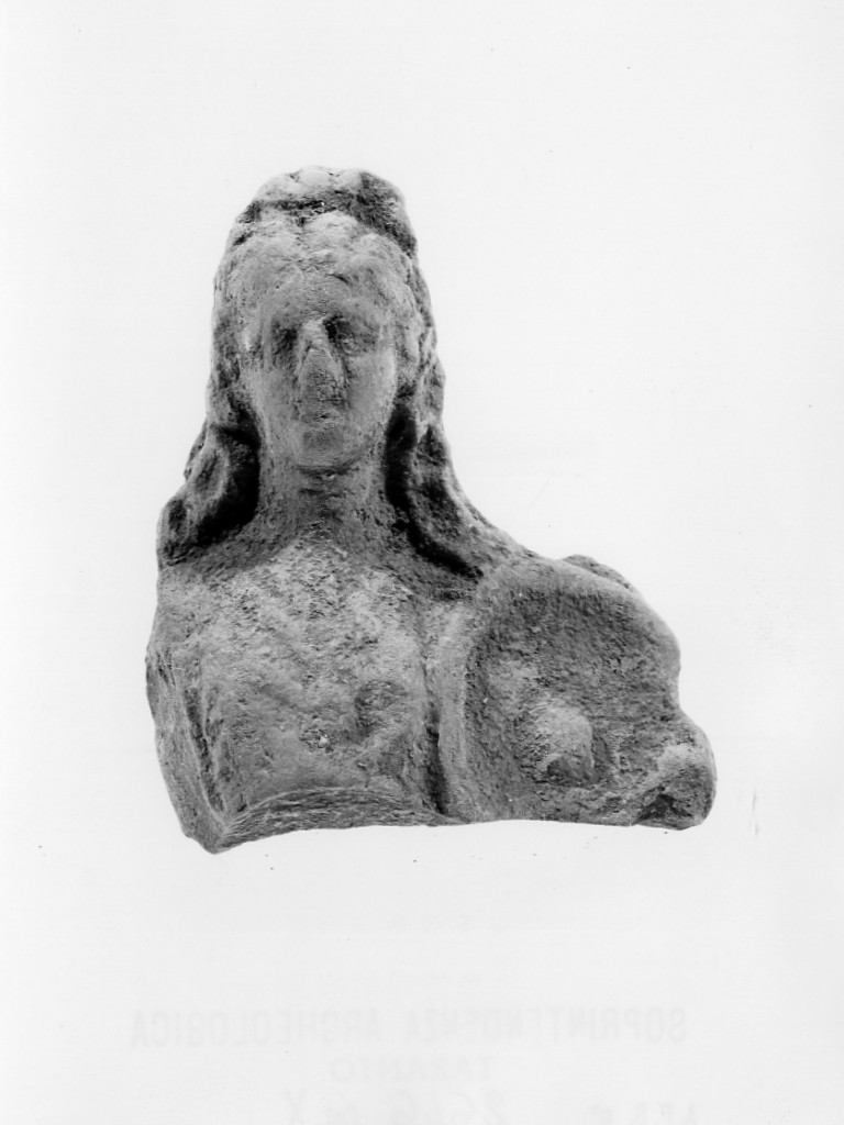 Polyboia (terracotta figurata, culto di Apollo-Hyakinthos) - fabbrica tarantina (secc. IV a.C.-III a.C)