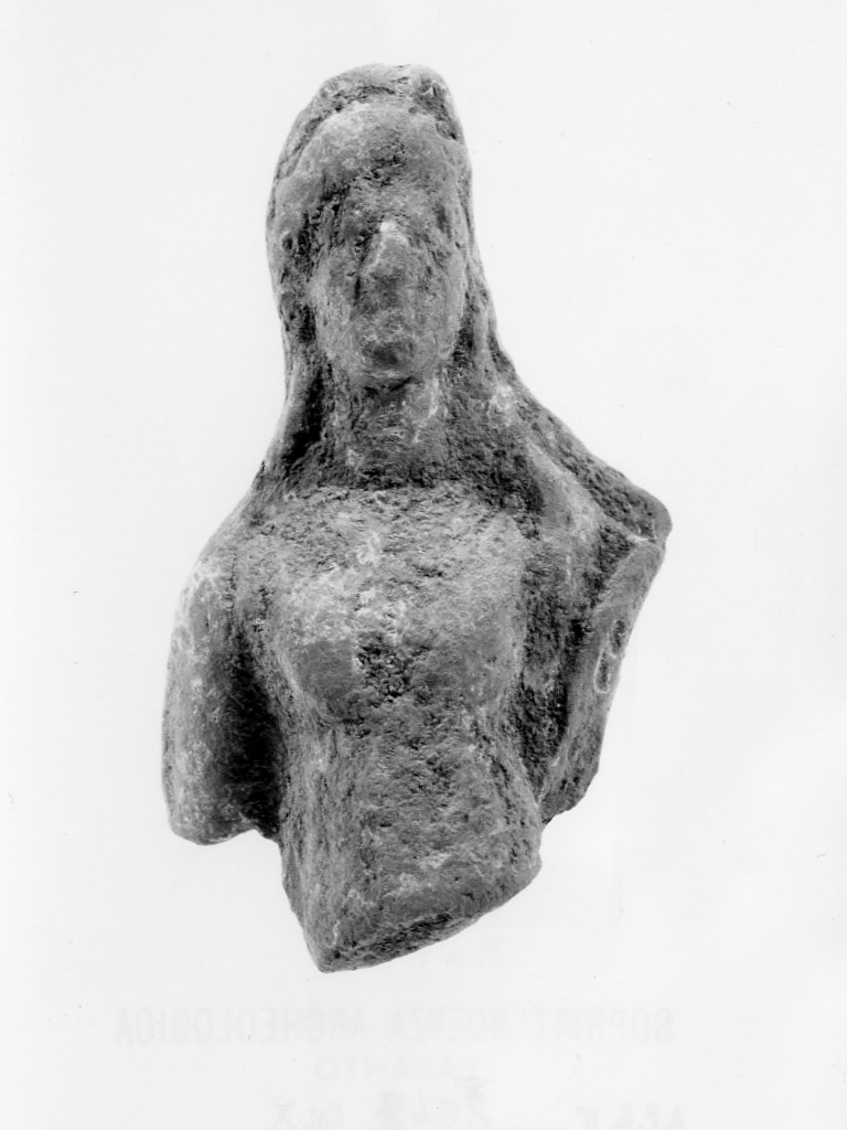 Polyboia (terracotta figurata, culto di Apollo-Hyakinthos) - fabbrica tarantina (secc. IV a.C.-III a.C)
