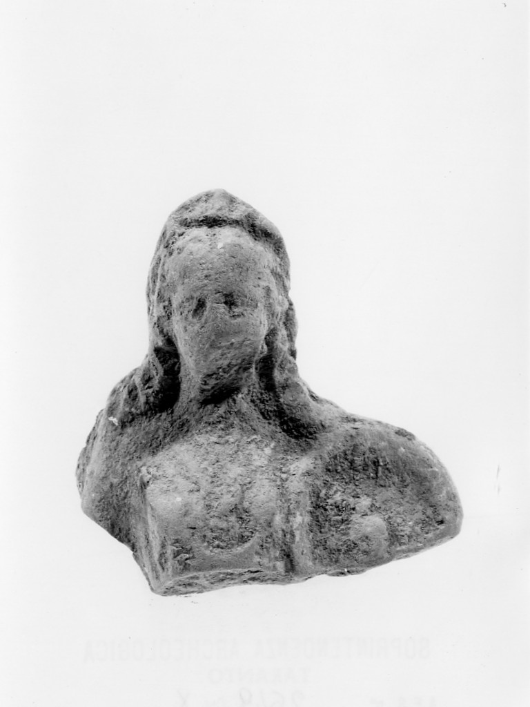 Polyboia (terracotta figurata, culto di Apollo-Hyakinthos) - fabbrica tarantina (secc. IV a.C.-III a.C)