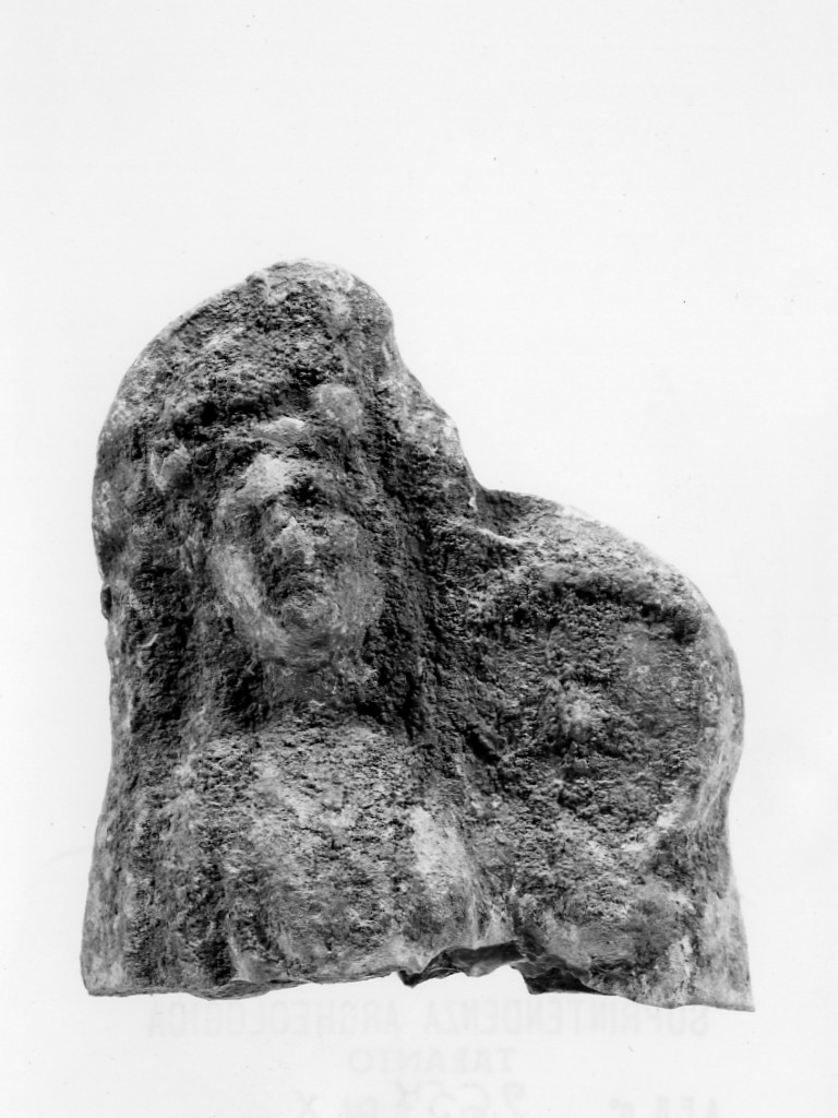 Polyboia (terracotta figurata, culto di Apollo-Hyakinthos) - fabbrica tarantina (secc. IV a.C.-III a.C)