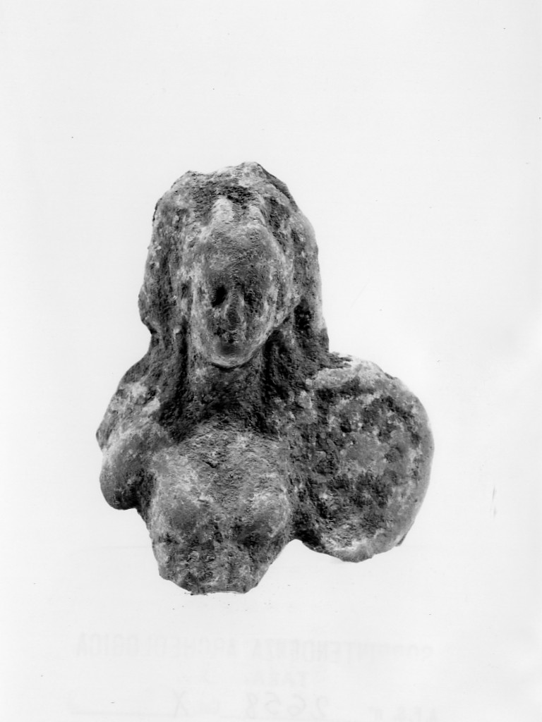 Polyboia (terracotta figurata, culto di Apollo-Hyakinthos) - fabbrica tarantina (secc. IV a.C.-III a.C)
