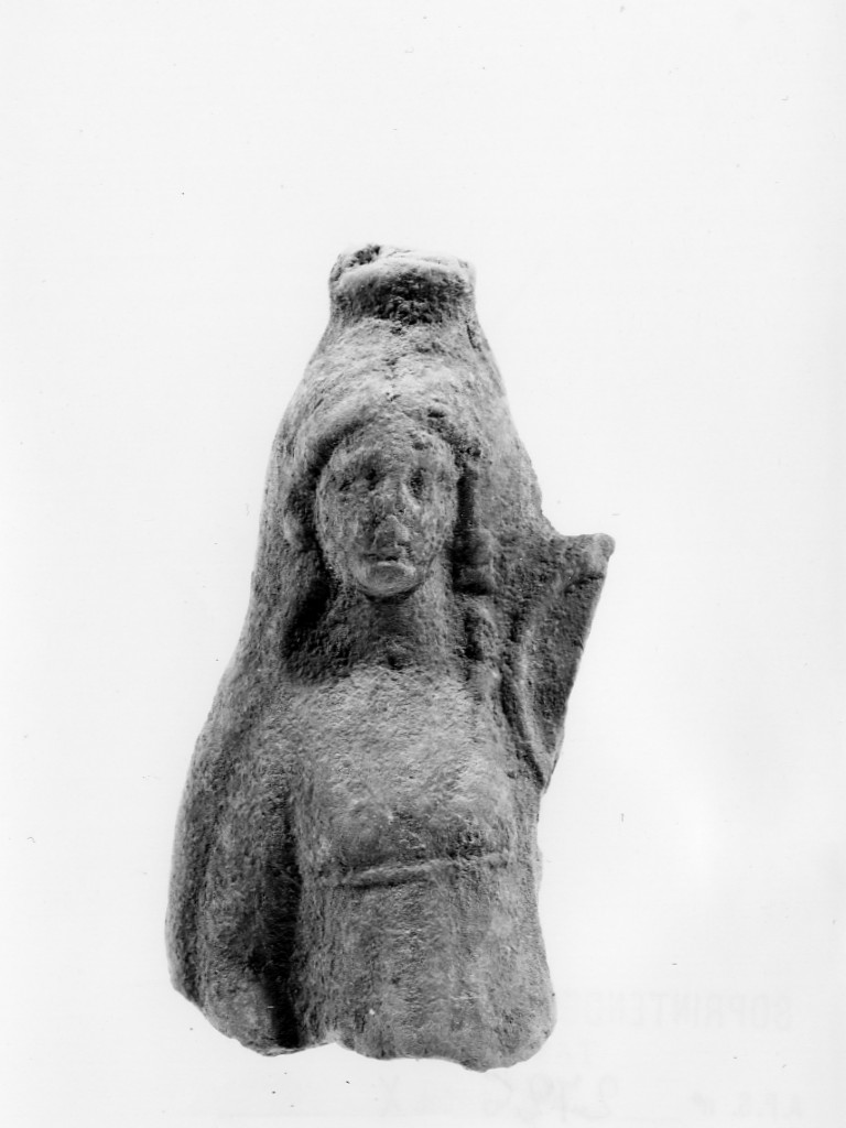 Polyboia (terracotta figurata, culto di Apollo-Hyakinthos) - fabbrica tarantina (secc. IV a.C.-III a.C)