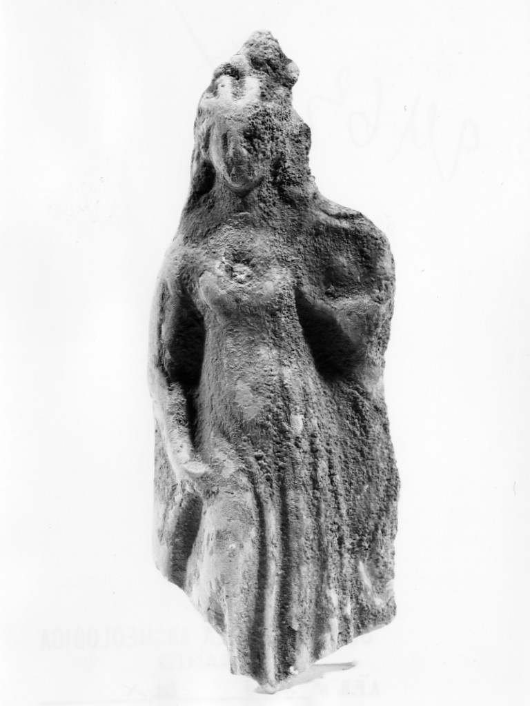 Polyboia (terracotta figurata, culto di Apollo-Hyakinthos) - fabbrica tarantina (secc. IV a.C.-III a.C)