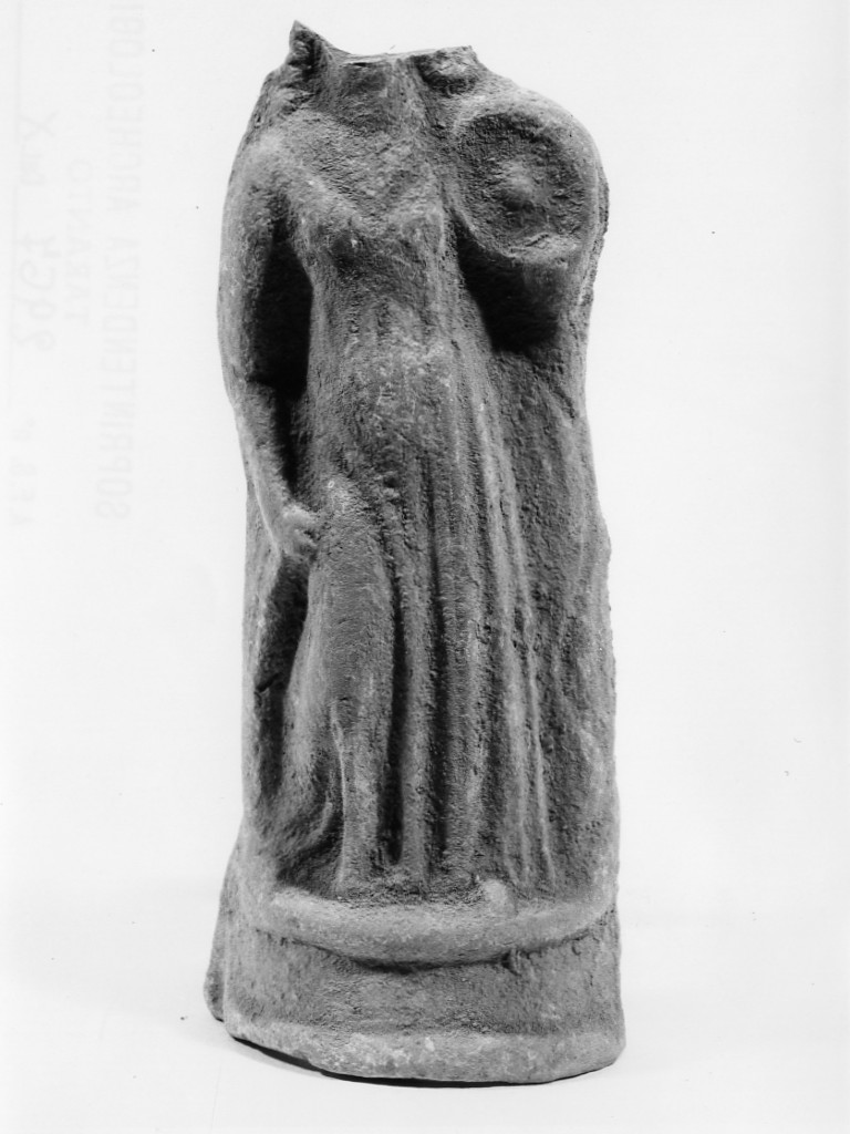 Polyboia (terracotta figurata, culto di Apollo-Hyakinthos) - fabbrica tarantina (secc. IV a.C.-III a.C)