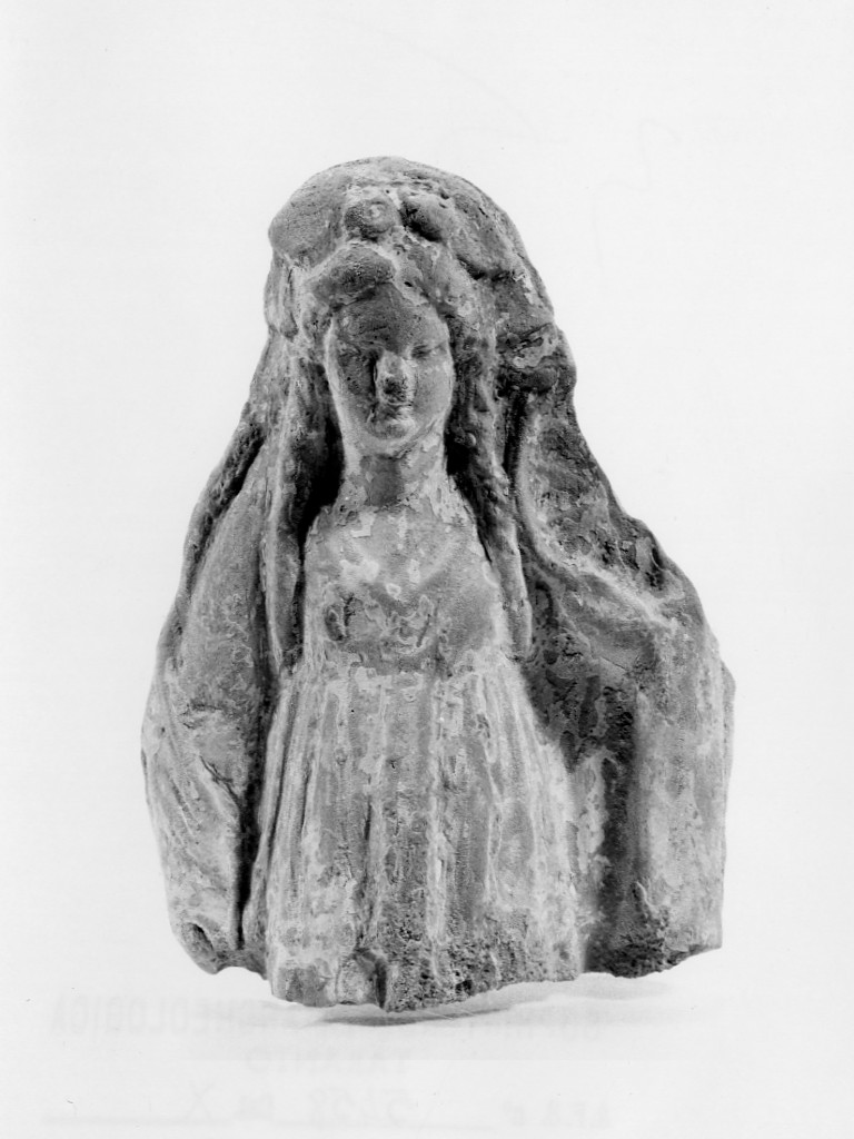 Polyboia (terracotta figurata, culto di Apollo-Hyakinthos) - fabbrica tarantina (secc. IV a.C.-III a.C)