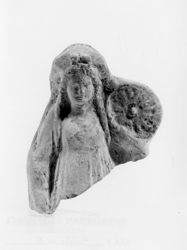 Polyboia (terracotta figurata, culto di Apollo-Hyakinthos) - fabbrica tarantina (secc. IV a.C.-III a.C)
