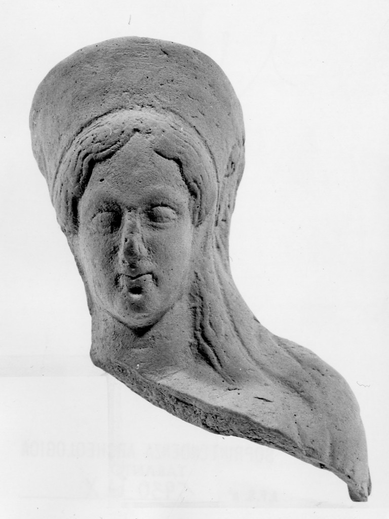 Persephone-Kore (terracotta figurata) - fabbrica tarantina (metà sec. V a.C)