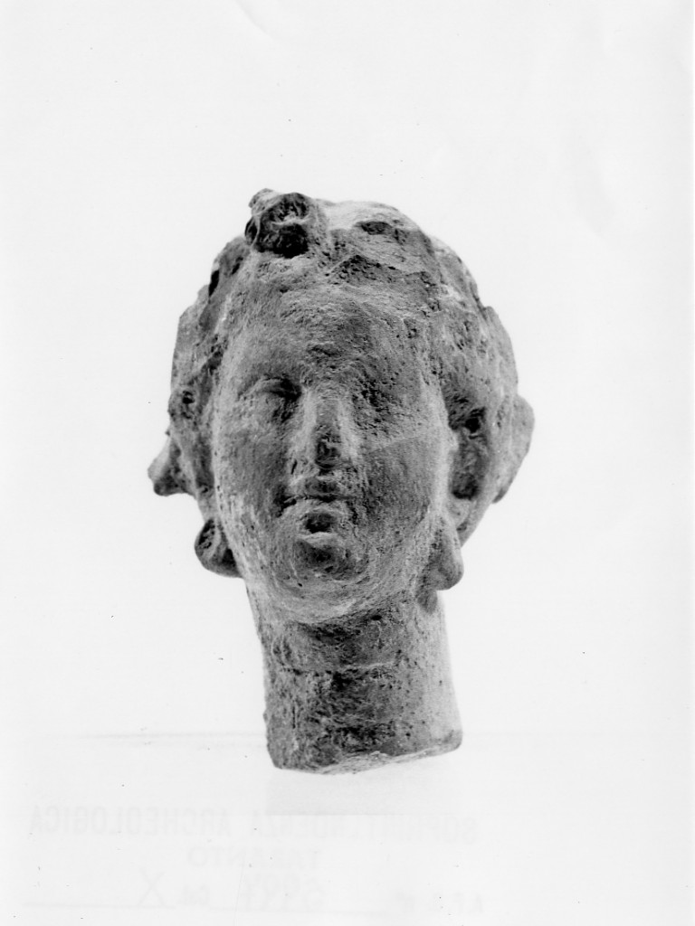 cratere a campana - produzione apula (prima metà sec. IV a.C)