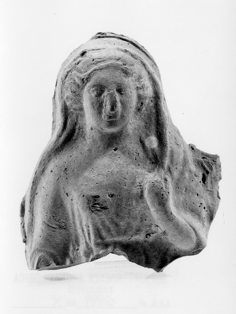 cratere a calice - produzione apula (ultimo quarto sec. IV a. C)