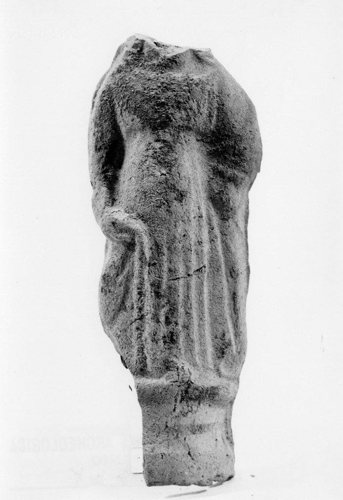 Polyboia (terracotta figurata, culto di Apollo-Hyakinthos) - fabbrica tarantina (secc. IV a.C.-III a.C)