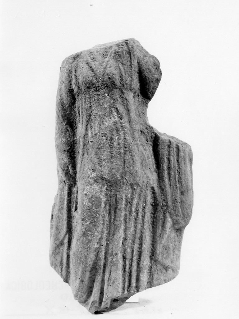Polyboia (terracotta figurata, culto di Apollo-Hyakinthos) - fabbrica tarantina (secc. IV a.C.-III a.C)