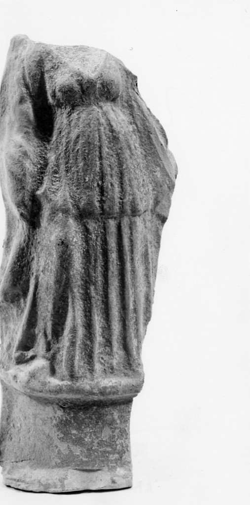 Polyboia (terracotta figurata, culto di Apollo-Hyakinthos) - fabbrica tarantina (secc. IV a.C.-III a.C)