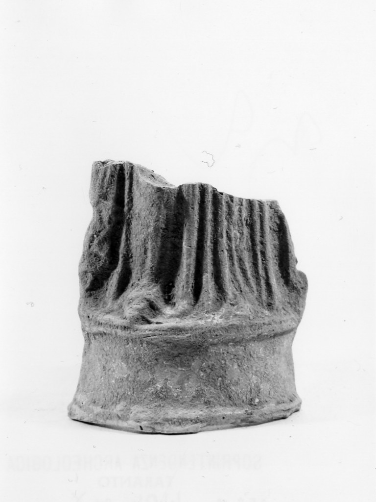 Polyboia (terracotta figurata, culto di Apollo-Hyakinthos) - fabbrica tarantina (secc. IV a.C.-III a.C)