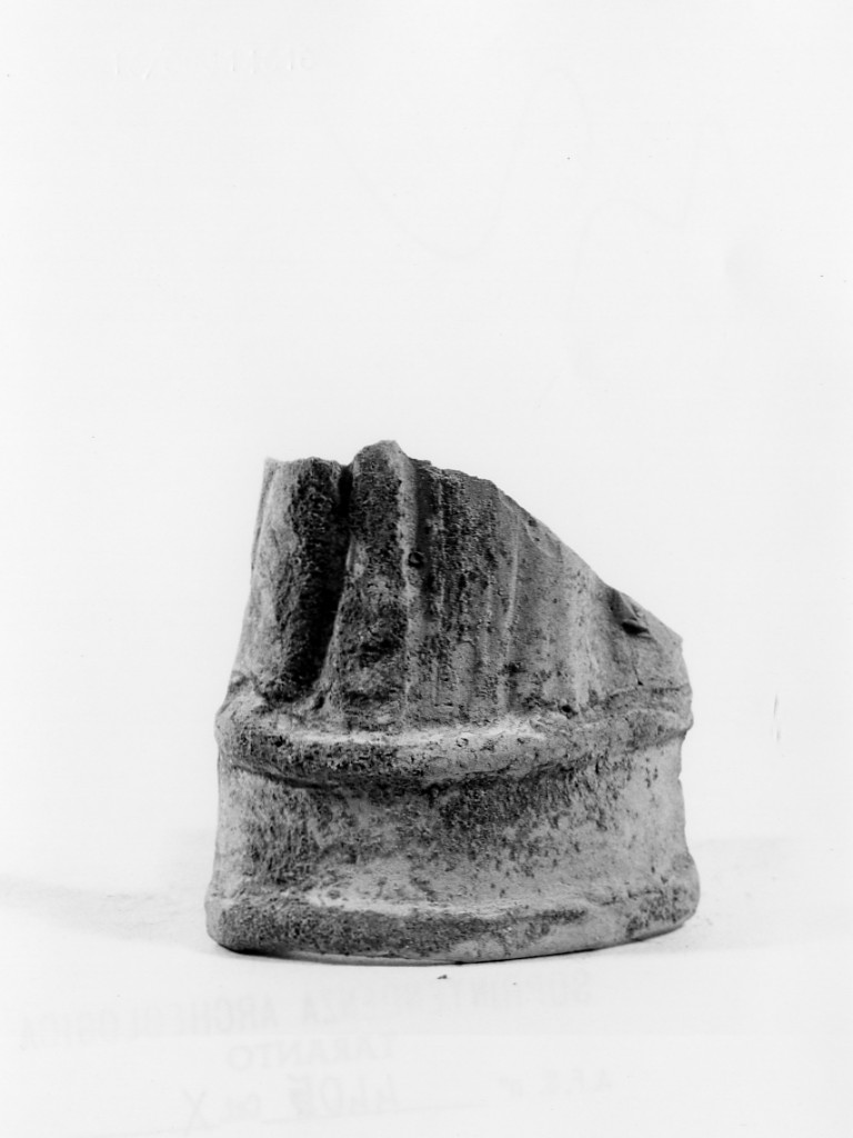 Polyboia (terracotta figurata, culto di Apollo-Hyakinthos) - fabbrica tarantina (secc. IV a.C.-III a.C)