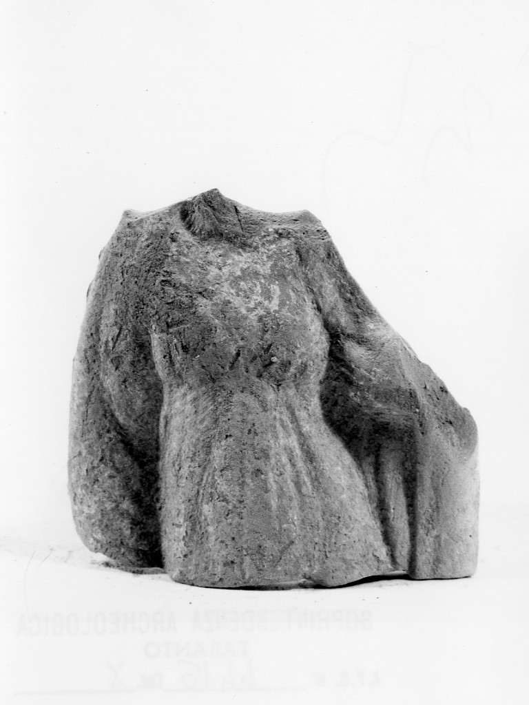 Polyboia (terracotta figurata, culto di Apollo-Hyakinthos) - fabbrica tarantina (secc. IV a.C.-III a.C)