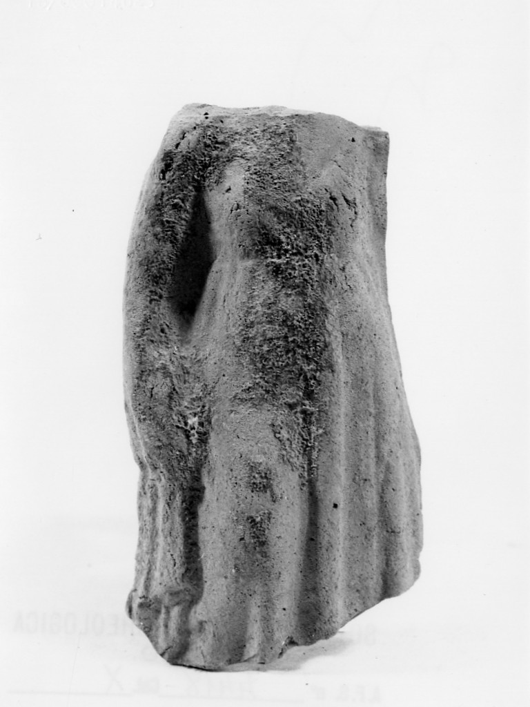 Polyboia (terracotta figurata, culto di Apollo-Hyakinthos) - fabbrica tarantina (secc. IV a.C.-III a.C)