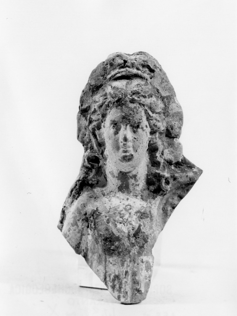 Polyboia (terracotta figurata, culto di Apollo-Hyakinthos) - fabbrica tarantina (secc. IV a.C.-III a.C)