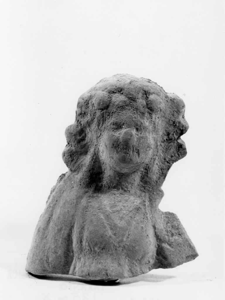 Polyboia (terracotta figurata, culto di Apollo-Hyakinthos) - fabbrica tarantina (secc. IV a.C.-III a.C)
