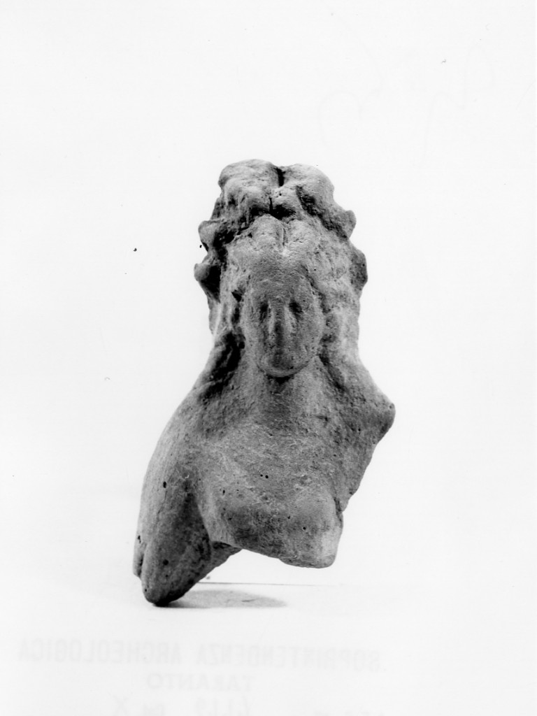 Polyboia (terracotta figurata, culto di Apollo-Hyakinthos) - fabbrica tarantina (secc. IV a.C.-III a.C)