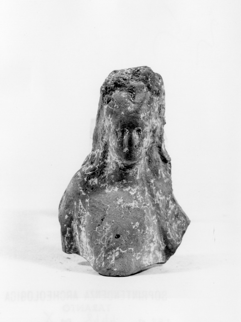 Polyboia (terracotta figurata, culto di Apollo-Hyakinthos) - fabbrica tarantina (secc. IV a.C.-III a.C)