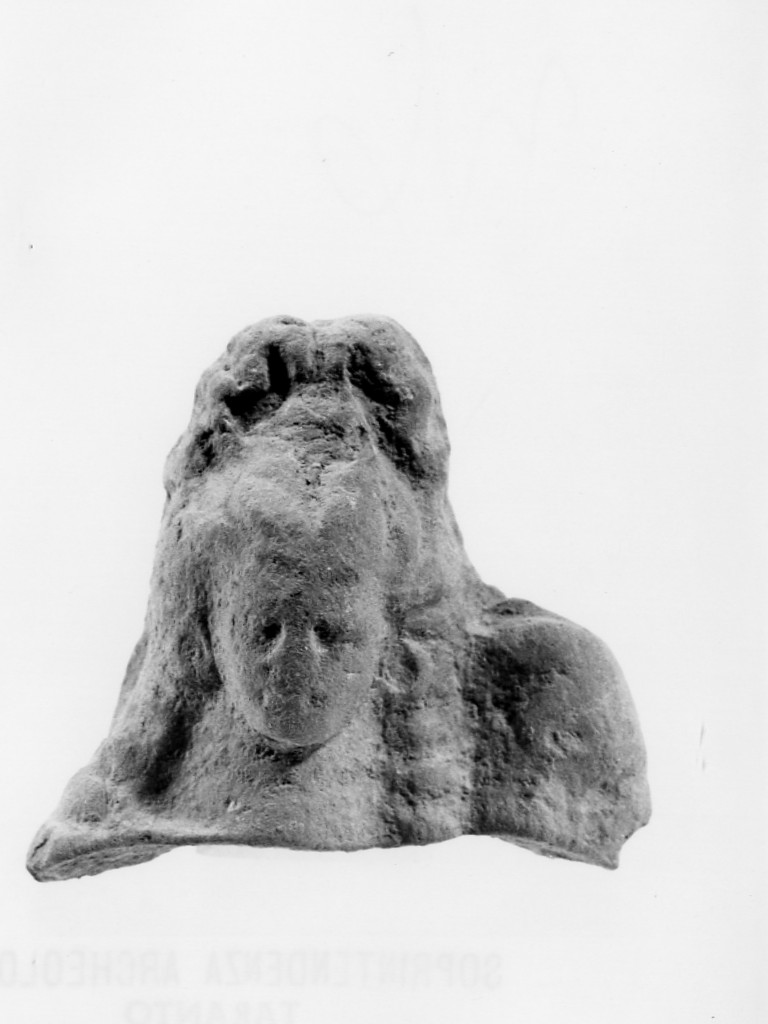 Polyboia (terracotta figurata, culto di Apollo-Hyakinthos) - fabbrica tarantina (secc. IV a.C.-III a.C)