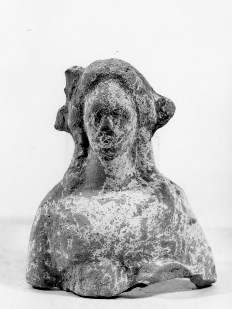 Polyboia (terracotta figurata, culto di Apollo-Hyakinthos) - fabbrica tarantina (secc. IV a.C.-III a.C)