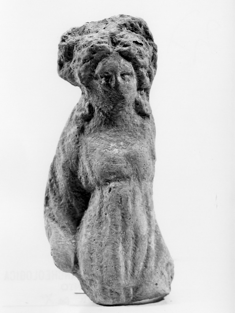 Polyboia (terracotta figurata, culto di Apollo-Hyakinthos) - fabbrica tarantina (secc. IV a.C.-III a.C)