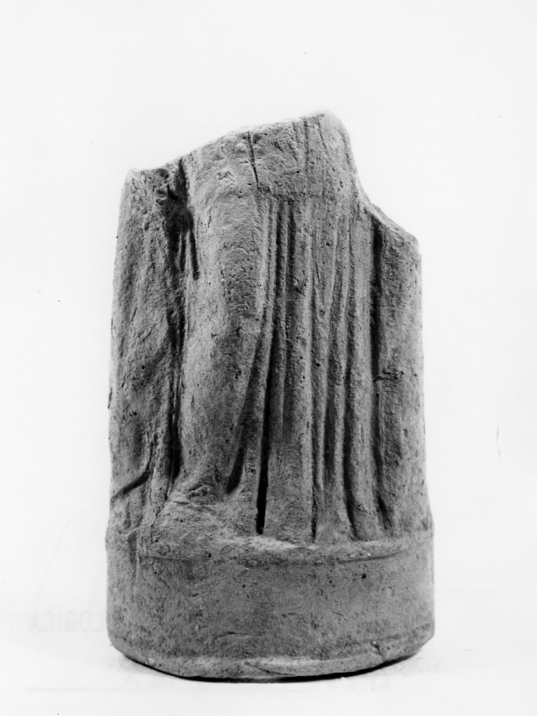 Polyboia (terracotta figurata, culto di Apollo-Hyakinthos) - fabbrica tarantina (secc. IV a.C.-III a.C)