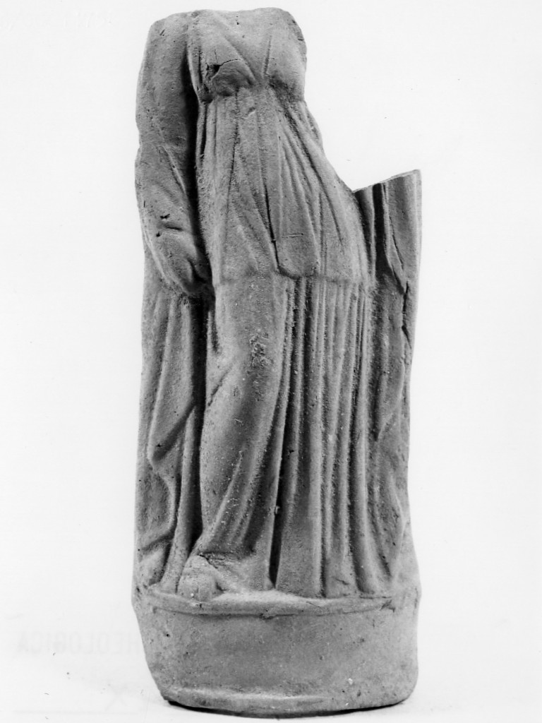 Polyboia (terracotta figurata, culto di Apollo-Hyakinthos) - fabbrica tarantina (secc. IV a.C.-III a.C)