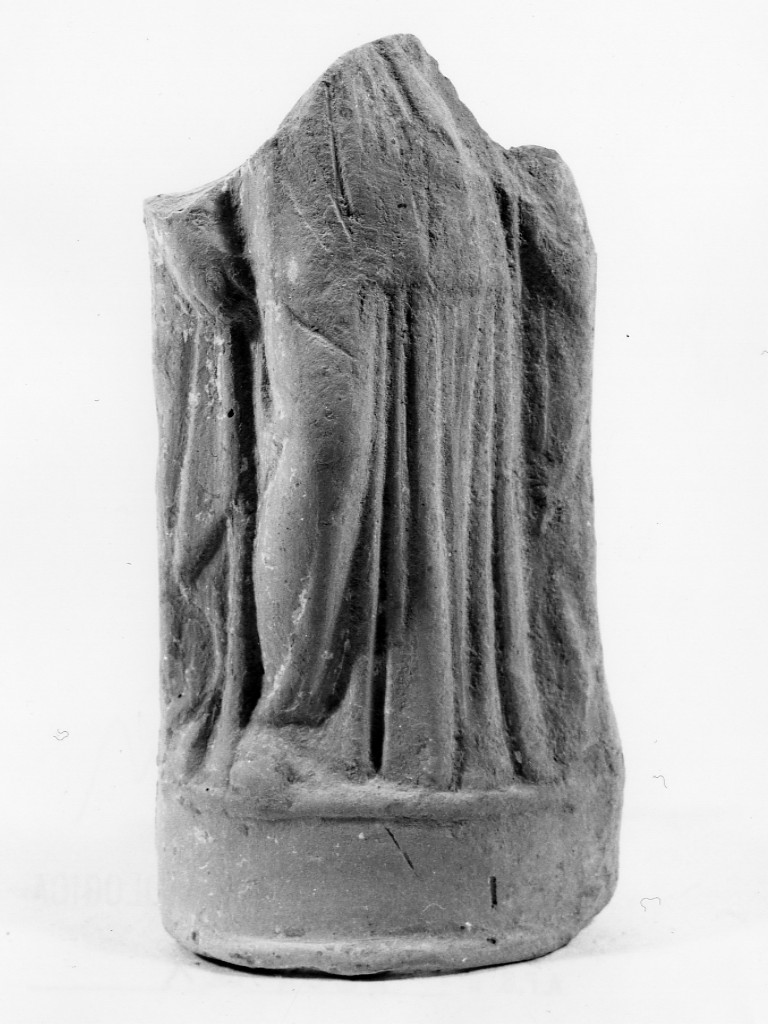 Polyboia (terracotta figurata, culto di Apollo-Hyakinthos) - fabbrica tarantina (secc. IV a.C.-III a.C)