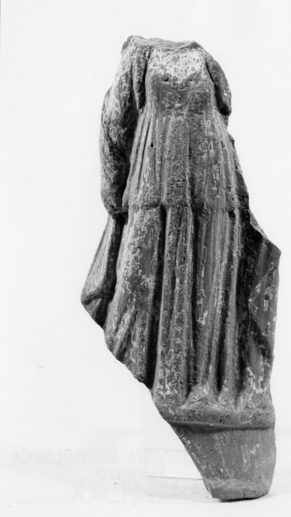 Polyboia (terracotta figurata, culto di Apollo-Hyakinthos) - fabbrica tarantina (secc. IV a.C.-III a.C)