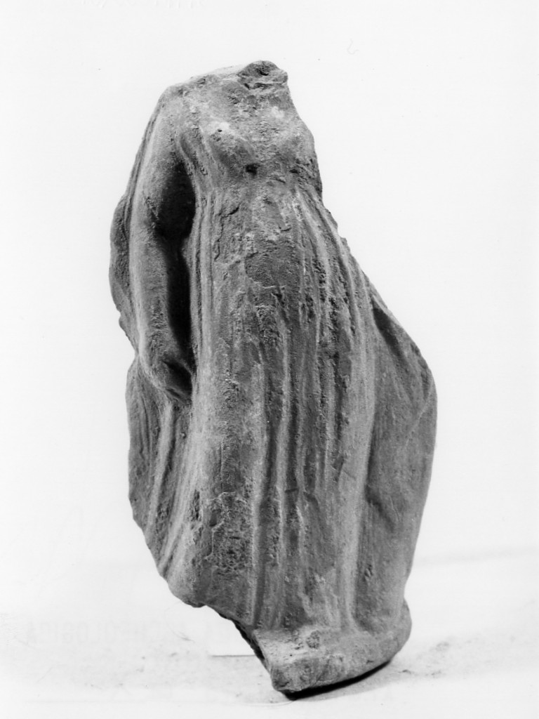 Polyboia (terracotta figurata, culto di Apollo-Hyakinthos) - fabbrica tarantina (secc. IV a.C.-III a.C)