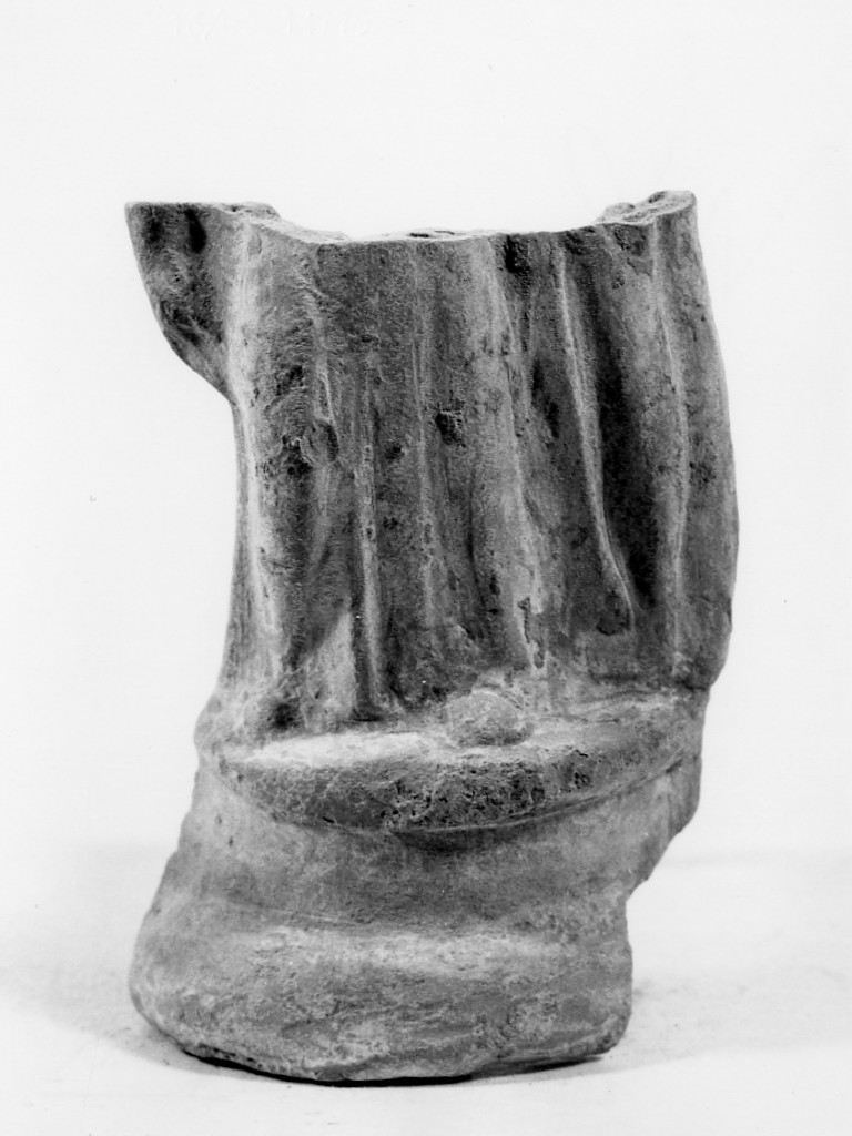 Polyboia (terracotta figurata, culto di Apollo-Hyakinthos) - fabbrica tarantina (secc. IV a.C.-III a.C)