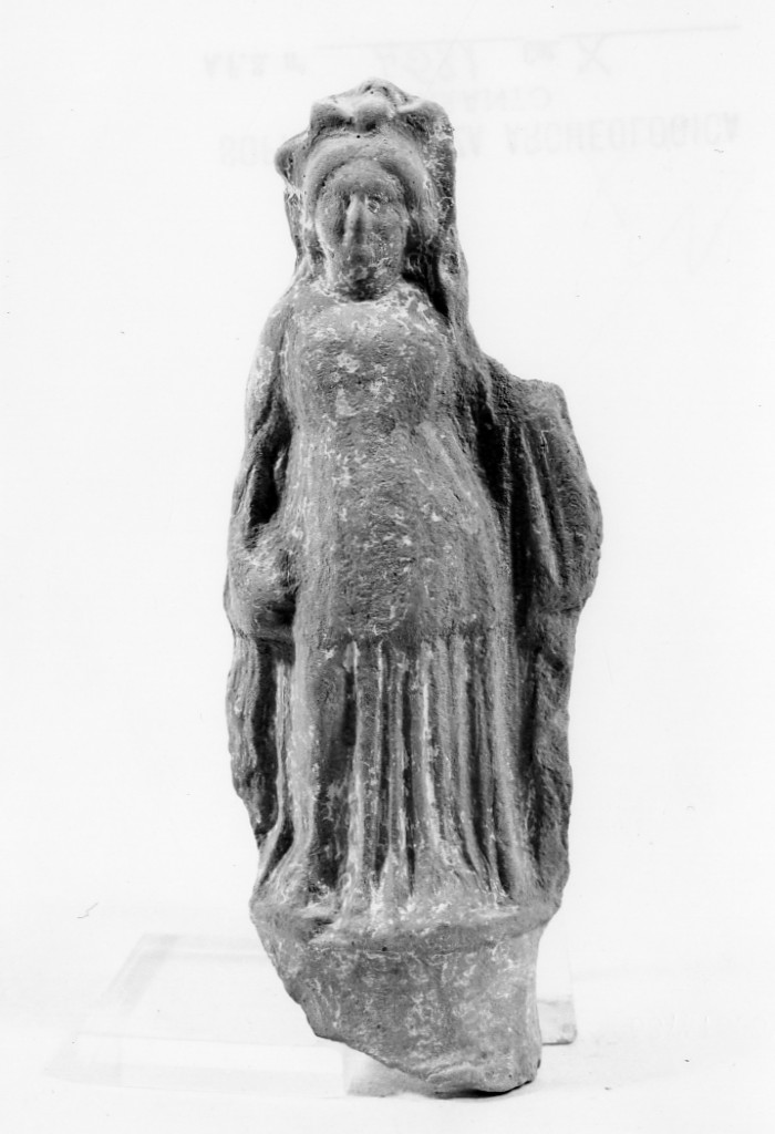 Polyboia (terracotta figurata, culto di Apollo-Hyakinthos) - fabbrica tarantina (secc. IV a.C.-III a.C)