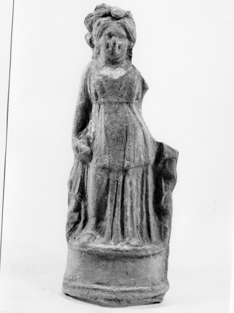 Polyboia (terracotta figurata, culto di Apollo-Hyakinthos) - fabbrica tarantina (secc. IV a.C.-III a.C)