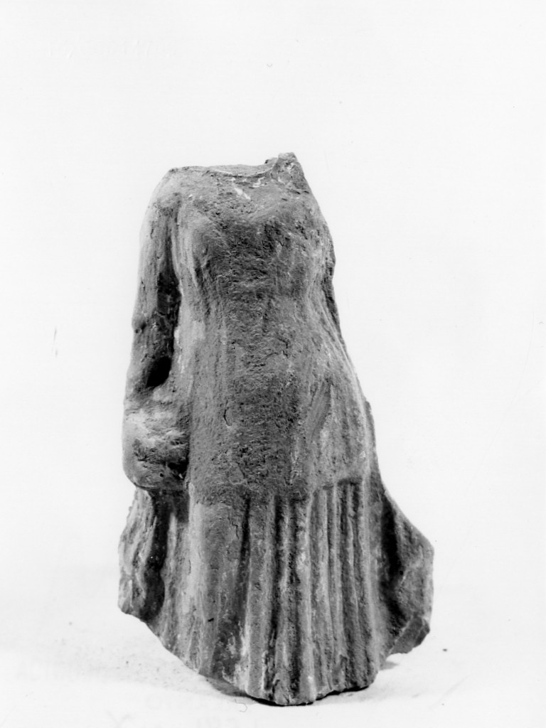 Polyboia (terracotta figurata, culto di Apollo-Hyakinthos) - fabbrica tarantina (secc. IV a.C.-III a.C)