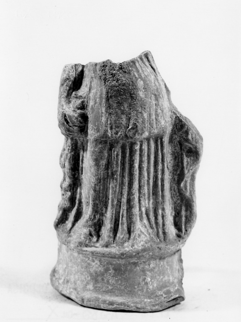 Polyboia (terracotta figurata, culto di Apollo-Hyakinthos) - fabbrica tarantina (secc. IV a.C.-III a.C)