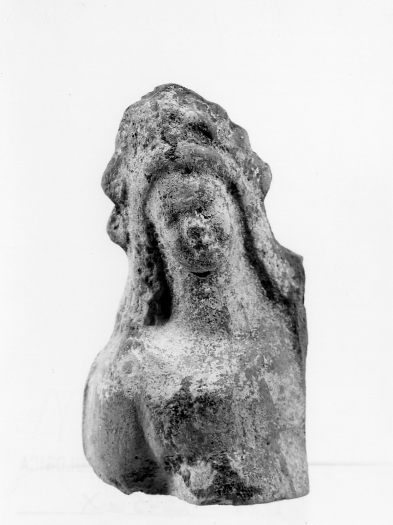 Polyboia (terracotta figurata, culto di Apollo-Hyakinthos) - fabbrica tarantina (secc. IV a.C.-III a.C)