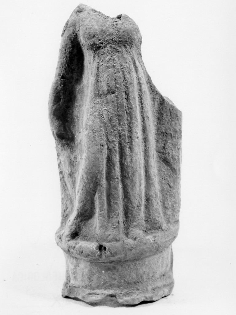 Polyboia (terracotta figurata, culto di Apollo-Hyakinthos) - fabbrica tarantina (secc. IV a.C.-III a.C)