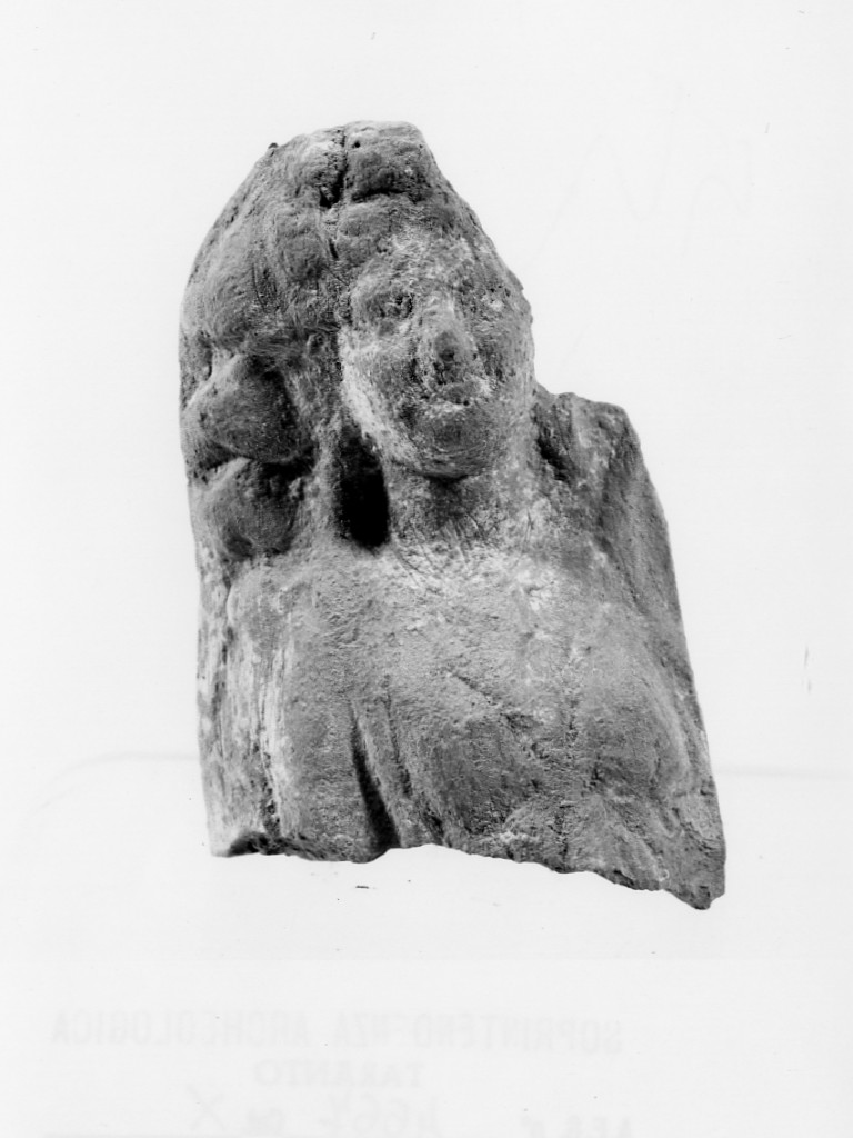 Polyboia (terracotta figurata, culto di Apollo-Hyakinthos) - fabbrica tarantina (secc. IV a.C.-III a.C)