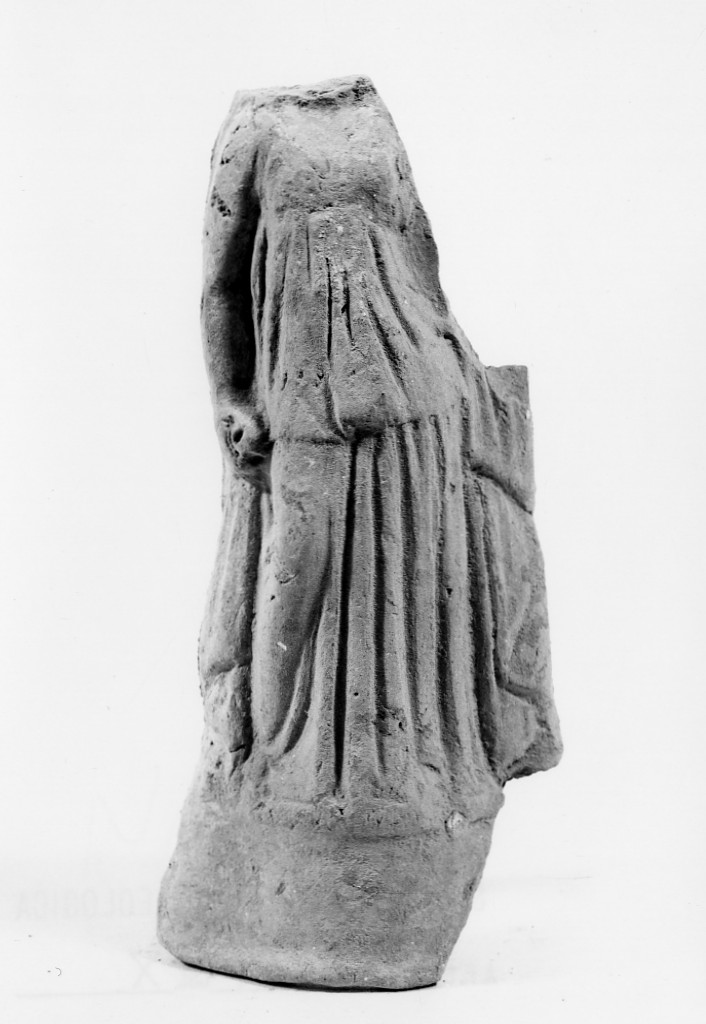 Polyboia (terracotta figurata, culto di Apollo-Hyakinthos) - fabbrica tarantina (secc. IV a.C.-III a.C)