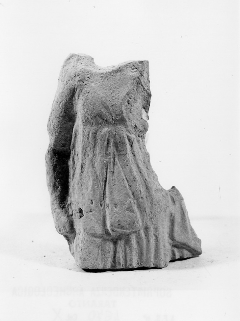 Polyboia (terracotta figurata, culto di Apollo-Hyakinthos) - fabbrica tarantina (secc. IV a.C.-III a.C)