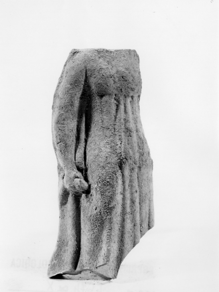 Polyboia (terracotta figurata, culto di Apollo-Hyakinthos) - fabbrica tarantina (secc. IV a.C.-III a.C)