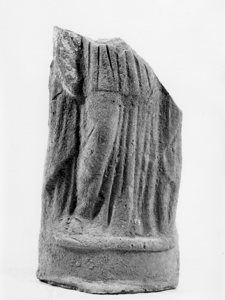 Polyboia (terracotta figurata, culto di Apollo-Hyakinthos) - fabbrica tarantina (secc. IV a.C.-III a.C)