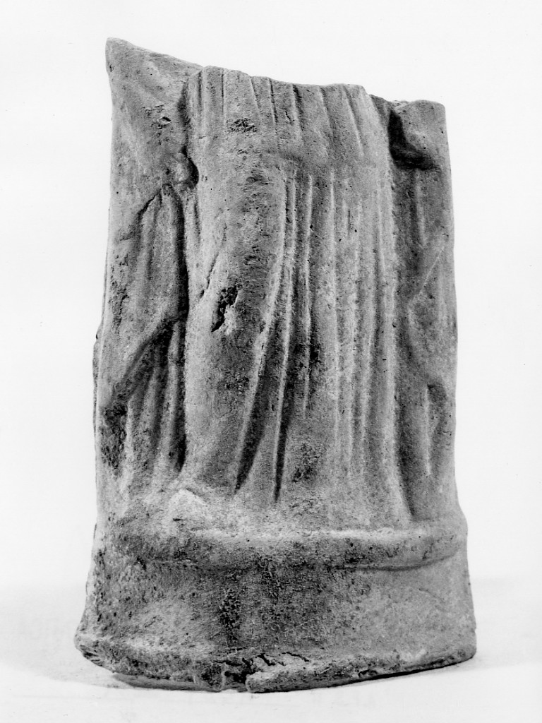Polyboia (terracotta figurata, culto di Apollo-Hyakinthos) - fabbrica tarantina (secc. IV a.C.-III a.C)