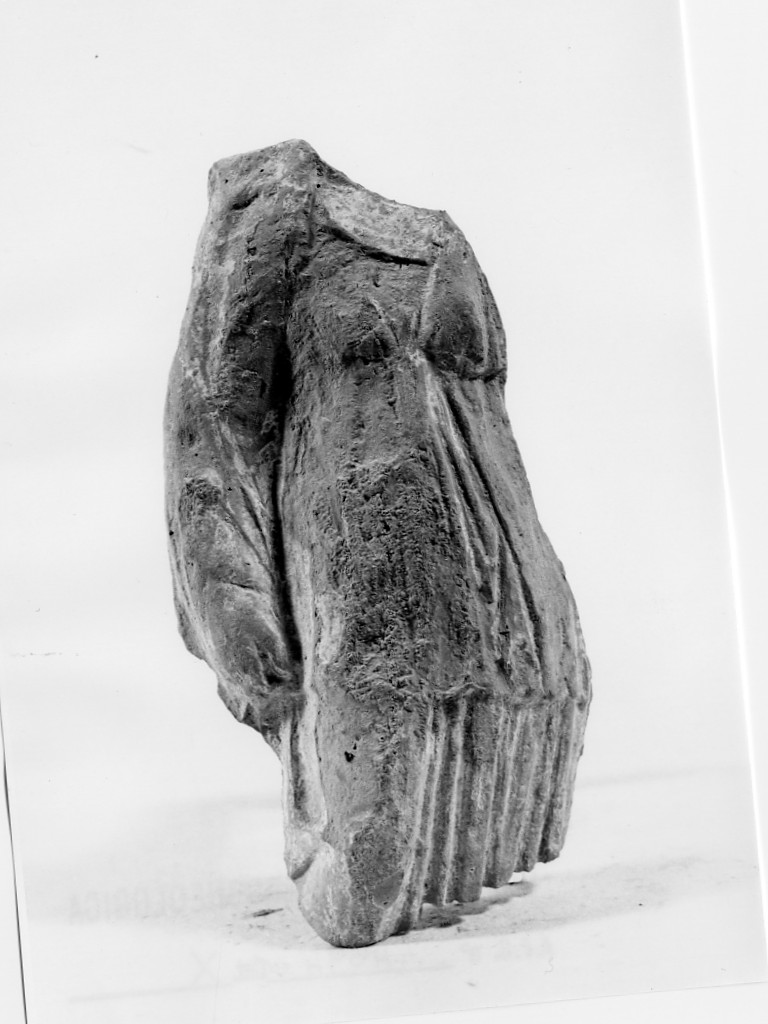 Polyboia (terracotta figurata, culto di Apollo-Hyakinthos) - fabbrica tarantina (secc. IV a.C.-III a.C)