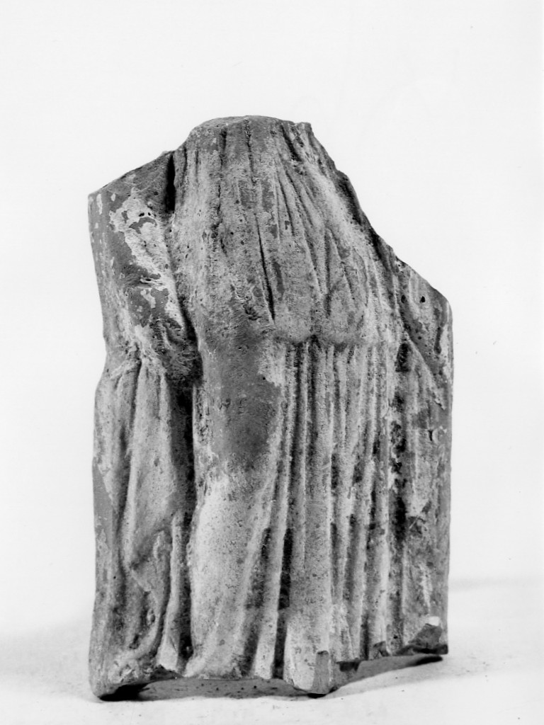 Polyboia (terracotta figurata, culto di Apollo-Hyakinthos) - fabbrica tarantina (secc. IV a.C.-III a.C)