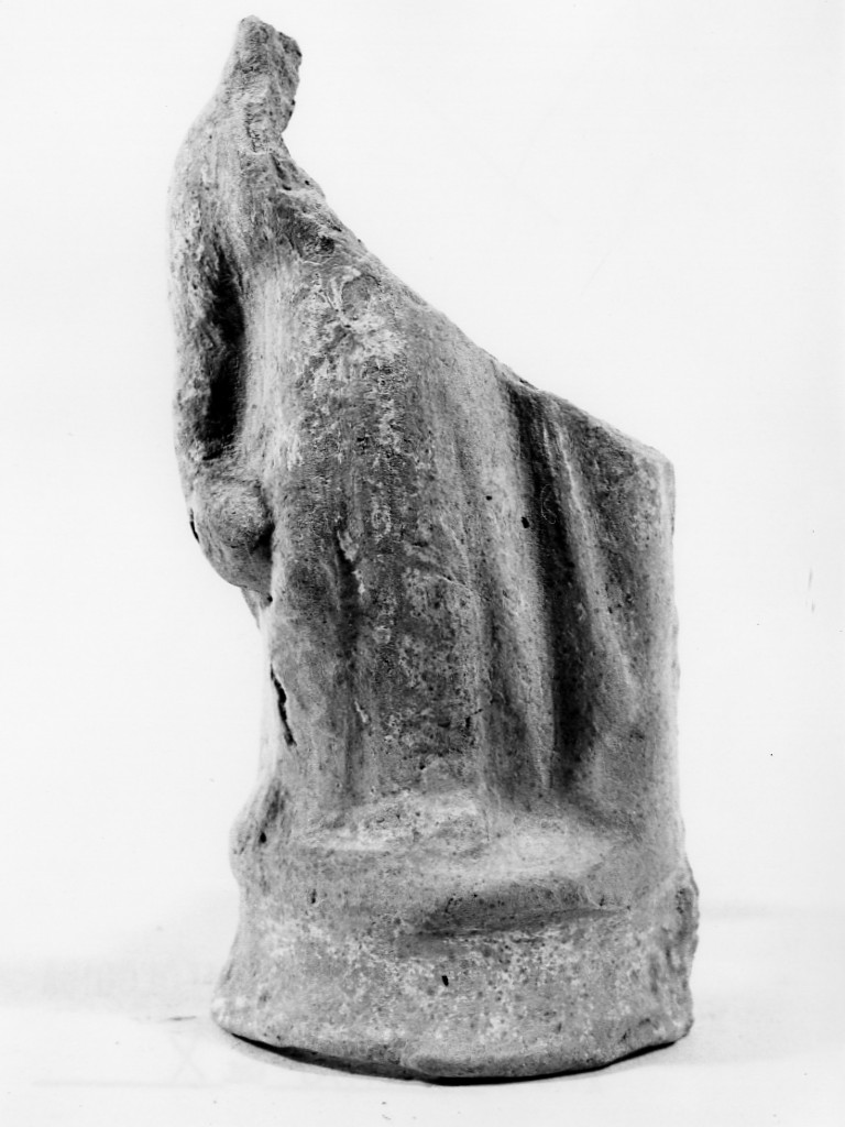 Polyboia (terracotta figurata, culto di Apollo-Hyakinthos) - fabbrica tarantina (secc. IV a.C.-III a.C)