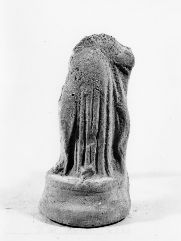 Polyboia (terracotta figurata, culto di Apollo-Hyakinthos) - fabbrica tarantina (secc. IV a.C.-III a.C)